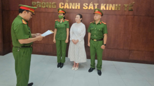 cong an tphcm bat nu doanh nhan 1604