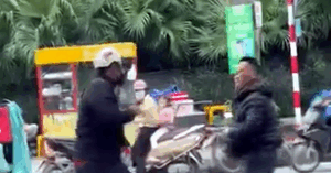 Cong An Vao Cuoc Vu Nguoi Dan Ong Da Guc Doi Phuong Giua Duong O Ha Noi 2738