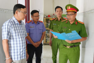 Cong An Xa Vinh Binh Trien Khai Lenh Kham Xet Noi O Cua Nguyen Phuc Binh Anh Trong Tin 1734