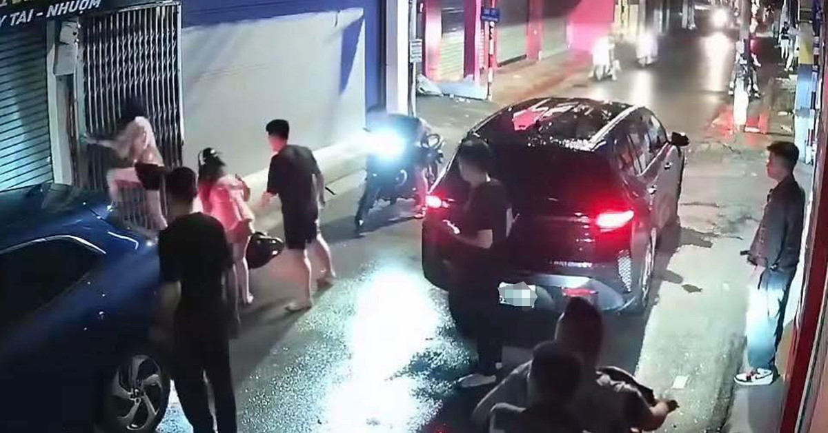 cong an xac minh vu 2 co gai bi 2 thanh nien duoi danh giua dem o ha noi 1323