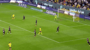 Cristianoronaldobicyclekickgoalezgifcomcrop 17639395638861535920175 34 0 317 503 Crop 17639398108617