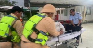 Csgt Mo Duong Cuu Song Hanh Khach Ngung Tho Tren Xe Giuong Nam 3123