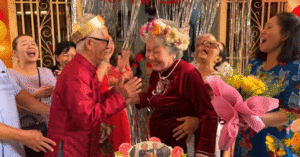 Cu Ong 93 Tuoi O Tphcm Lai Xe Ruoc Vo Ve Dinh Nhan Nhu Dieu Xuc Dong 748