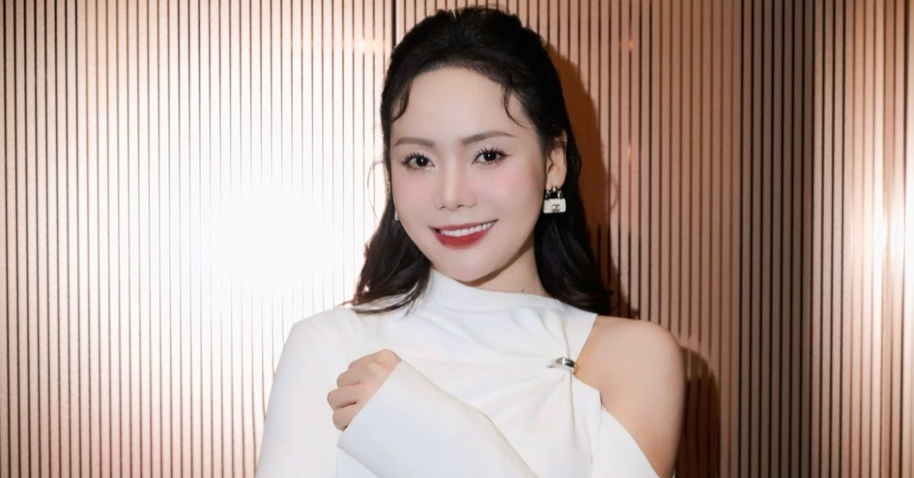 Cu Soc Cua Nu Chu Tich Trong Phim Lan Ranh 2578