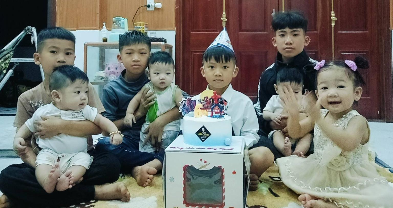 cuoc song an dung ngu ngoi cua nguoi me quang tri 32 tuoi co 8 con 2920