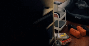 Cuoc Song Trong Can Phong 4M2 Cua Vo Chong Bac Si Tung Nghien Hang Hieu 587