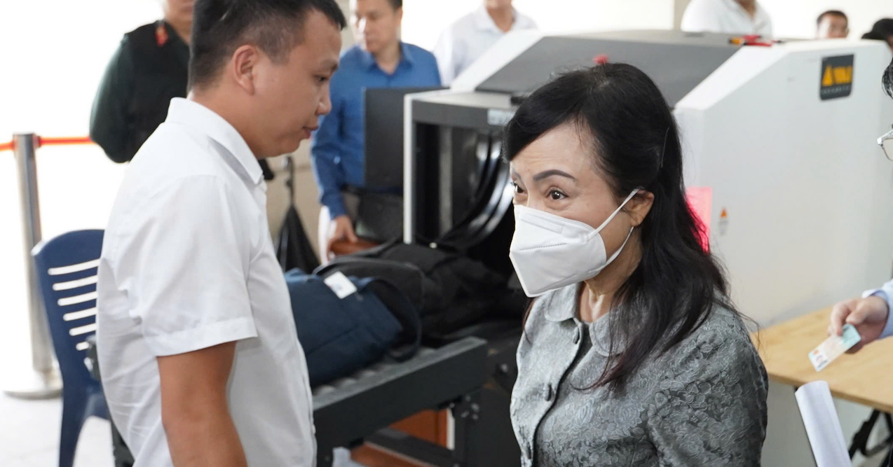 cuu bo truong y te nguyen thi kim tien bi de nghi muc an 5 6 nam tu 952