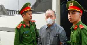 cuu thu truong hoang van thang linh an 4 nam tu vi nhan hoi lo 2002