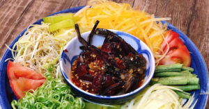 dac san nuc tieng ca mau co 10 chan mai san sui nhin tuong cua dong 1544