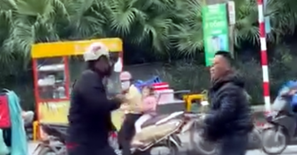 Danh Tinh Doi Tuong Danh Nguoi Dan Ong Den Bat Tinh Tren Duong O Ha Noi 2838