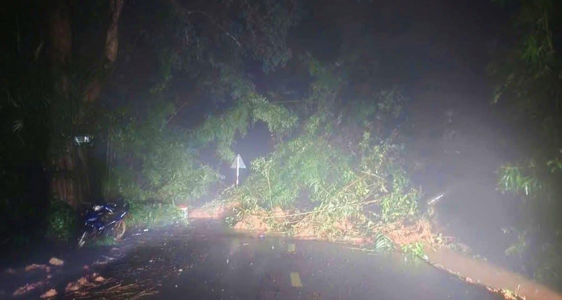 Deo Gia Bac O Lam Dong Sat Lo Nghiem Trong 20 O To Mac Ket 345