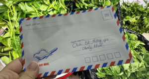 Di 500Km Tham Thong Gia Gap Nan Vo Chong Ngheo Gui Qua Khien Ca Nha Xuc Dong 333Fb58D03B44Bbaa6B1Cb3