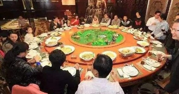 Di Hop Lop Bi Khinh Thuong Cu Quet The Cuoi Cung Cua Nguoi Dan Ong Khien Ca Ban Cui Dau Xau Ho F9943