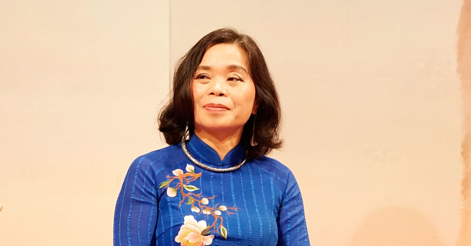 Doi Gio Bui Cua Nha Van Nguyen Phan Que Mai 1698