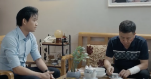 duoi o cua sang den tap 2 duong bi bo vo ghet ra mat lien tuc duoi khoi nha 353