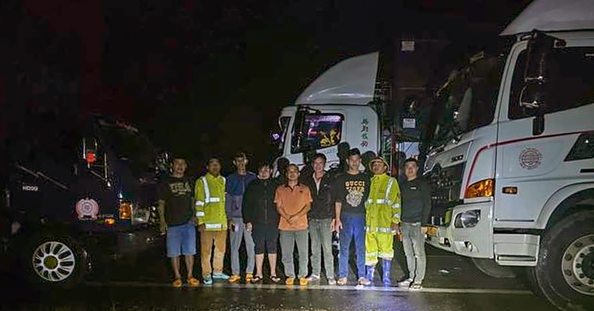 Giai Cuu 11 Nguoi Bi Mac Ket Suot Hai Ngay Tren Deo Khanh Le Do Sat Lo 3662