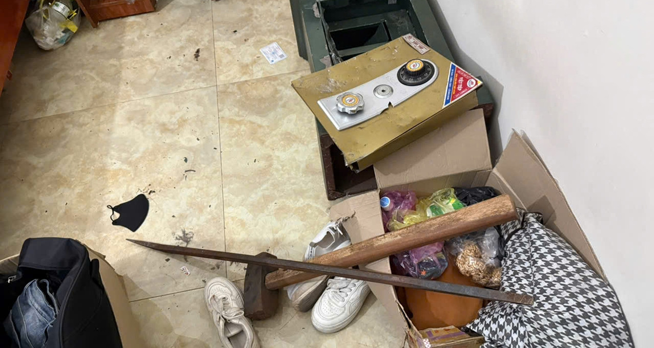 Giai Cuu Co Gai 20 Tuoi Pha Ket Sat Gia Dinh Tron Vao Nha Nghi O Quang Ninh 751