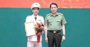 giam doc cong an son la nguyen minh tuan duoc thang cap bac ham thieu tuong 352