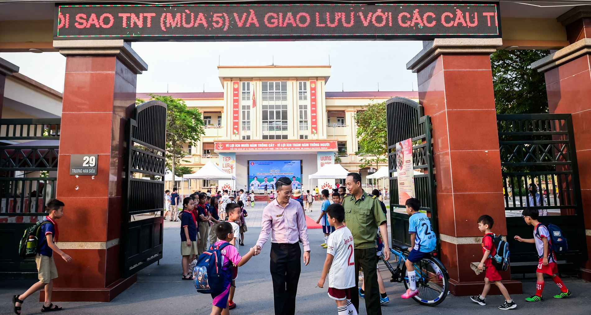 Giao Duc Khong Chi La Day Chu Ma Con Mo Cua Trai Tim 2793