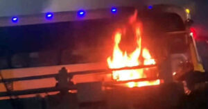 Ha Noi O To Tong Truc Dien Xe May Roi Boc Chay Du Doi 2 Nguoi Tu Vong Tai Cho 2746