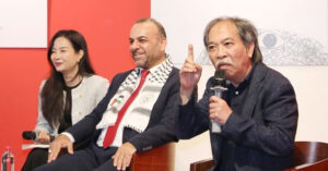 Hai Chu Tich Cung Ra Mat Tho Ve Palestine 2346