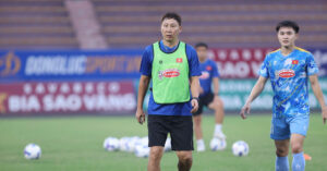 Hai Long Bao Tin Khong Vui Voi Hlv Kim Sang Sik 2825