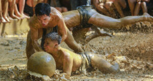 hang nghin nguoi xem tranh cau tren soi bun tai le hoi doc dao o bac ninh 514