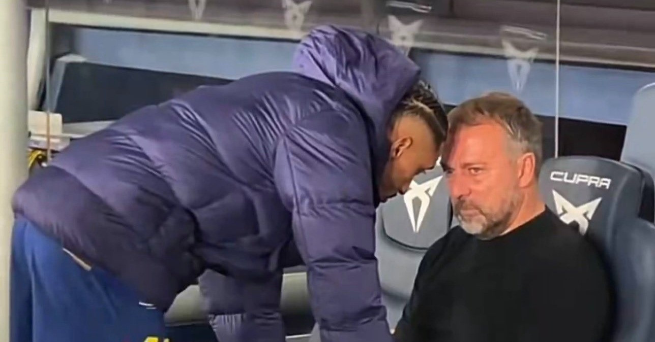 Hansi Flick Len Tieng Ve Hinh Anh U Ru Khien Raphinha Phai An Ui 328