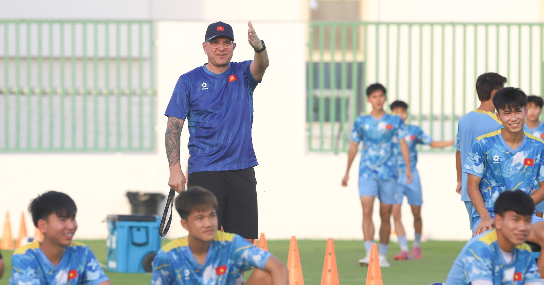 hlv cristiano roland canh bao u17 viet nam ve suc manh cua australia 3069