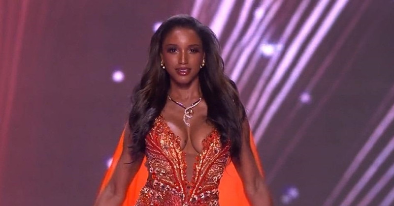 Hoa Hau Jamaica Nga Dau Don Duoc Cang Ra Khoi San Khau Miss Universe 2025 4926