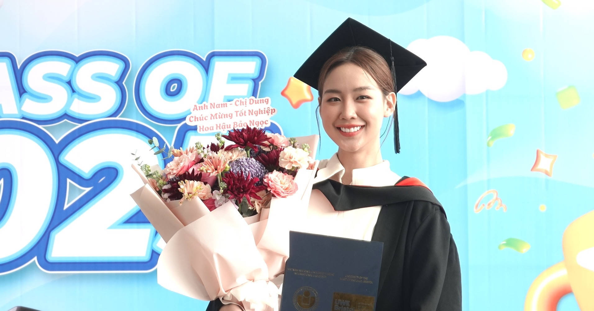 Hoa Hau Le Nguyen Bao Ngoc Nhan Bang Tot Nghiep Dai Hoc Loai Gioi 1062