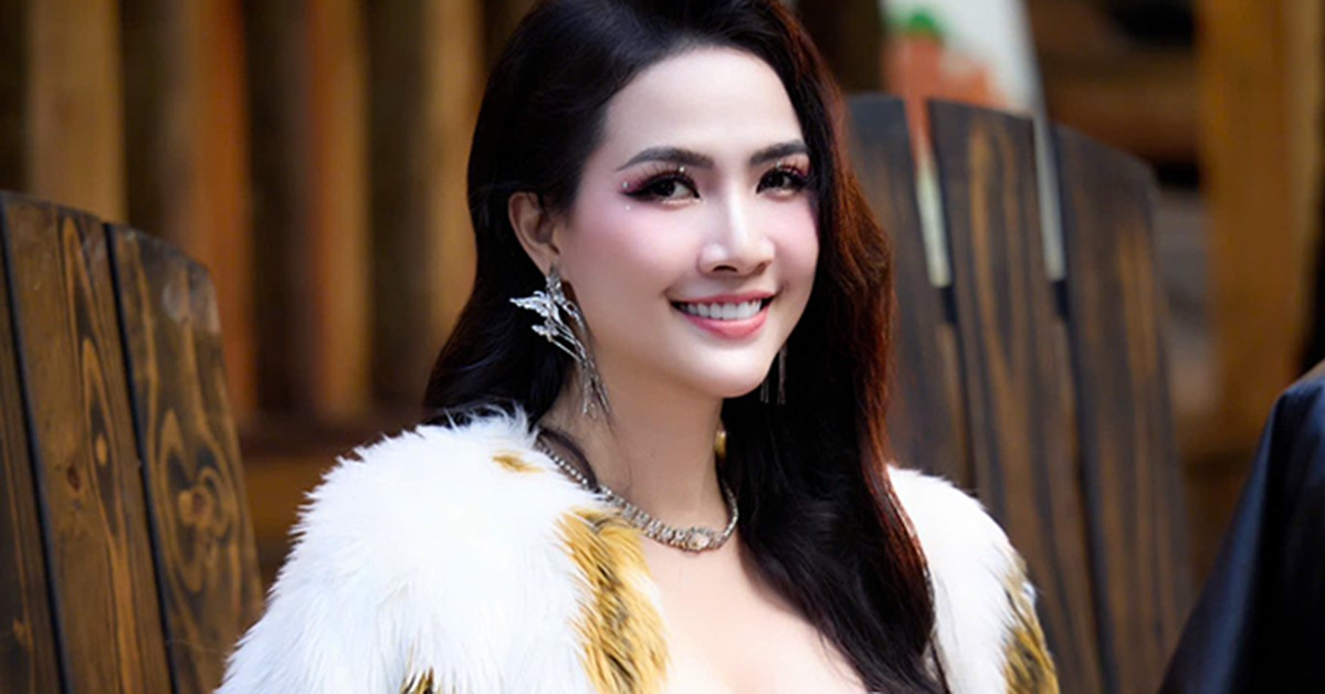 hoa hau phan thi mo tuoi 36 van con doc than tu tin sac voc van nguoi me 4117