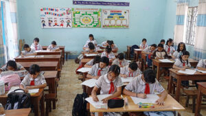 hoc sinh dan toc thieu so khu vuc phia nam tinh khanh hoa con nhieu kho khan