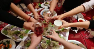 Hop Lop 25 Nam 20 Nguoi Tai Mat Vi Hoa Don Bua Nhau Di Ve Dong Loat Roi Nhom Bfaf4369125A4931A459Aea