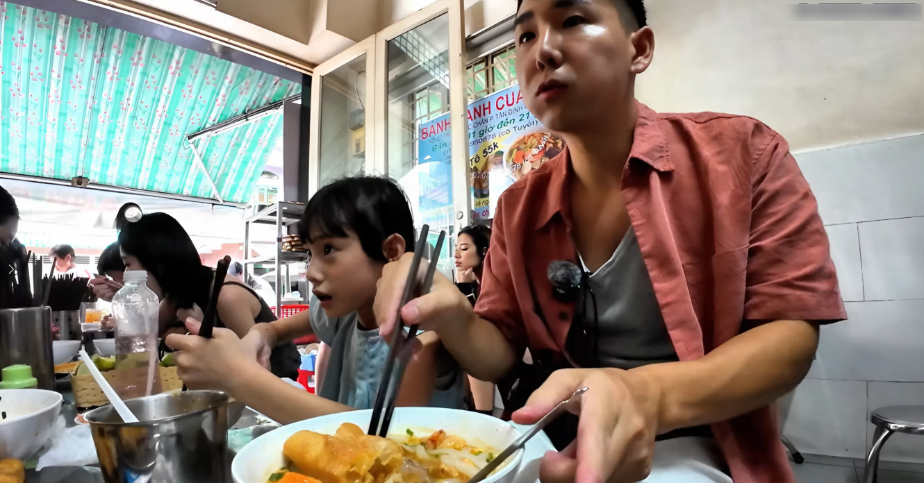 Khach Nhat Thu Banh Canh Cua O Tphcm Khen Ngon Nhat Hup Can Nuoc Dung 1335