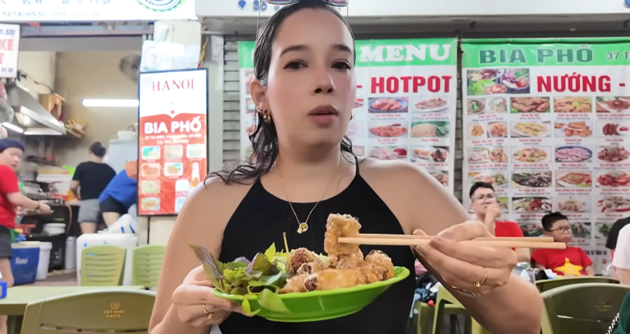 Khach Nuoc Ngoai Thu Mon Gion Rum O Pho Co Ha Noi Nuc No Khen Vua Re Vua Ngon 2587