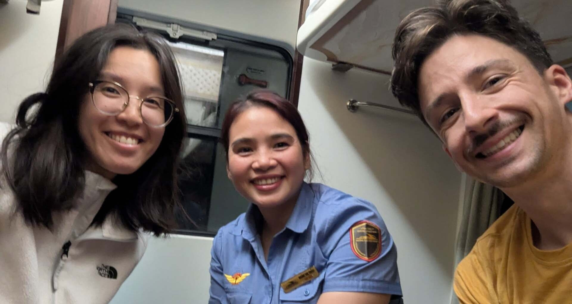 Khach Tay Ket 2 Ngay Tren Tau Vi Mua Lu Xuc Dong Truoc Hanh Dong Cua Tiep Vien 1710