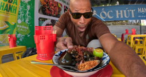 khach tay thuong thuc mon la o via he da nang nuc no khen gion ngon 2