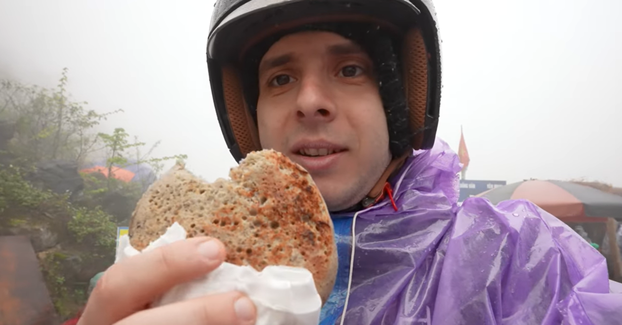 Khach Tay Xuyt Xoa Khen Dac San Ngoai Gion Trong Mem Gia 5 Nghin O Tuyen Quang 2044