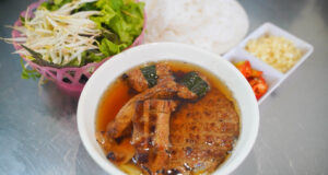 Khach Trung An Bun Cha O 5 Quan Michelin Khen Ngoi Me Nhat Suat Chi 40 2488