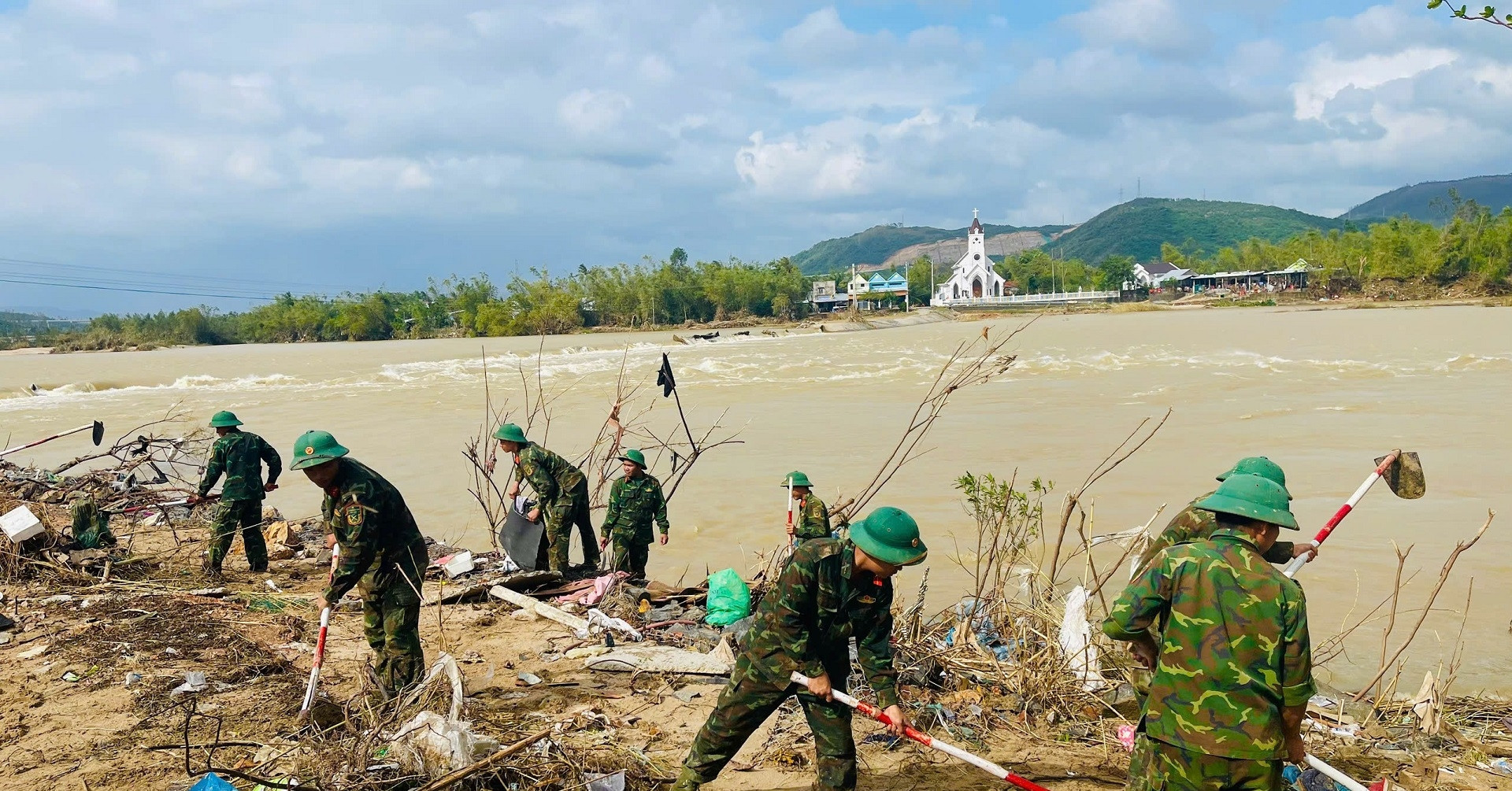 Khi Nao Ba Con On Dinh Bo Doi Moi Roi Di 1073