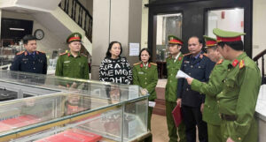 Khoi To Bat Tam Giam Vo Chong Giam Doc Cong Ty Vang Bac Kim Chung 3080