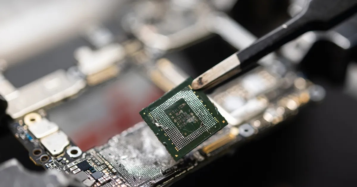 Khung Hoang Chip Tan Cong Cac Hang Dien Thoai Xe Hoi 8