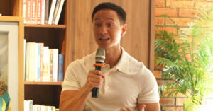 Kim Ly Noi Tieng Viet Ao Ao Danh Dieu Dac Biet Cho Nu Nha Van 3329