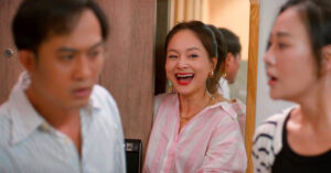 Lan Phuong Soc Khi Bi Doan Quoc Dam Bop Co Ngoai Kich Ban O Hau Truong Phim Vtv 1525