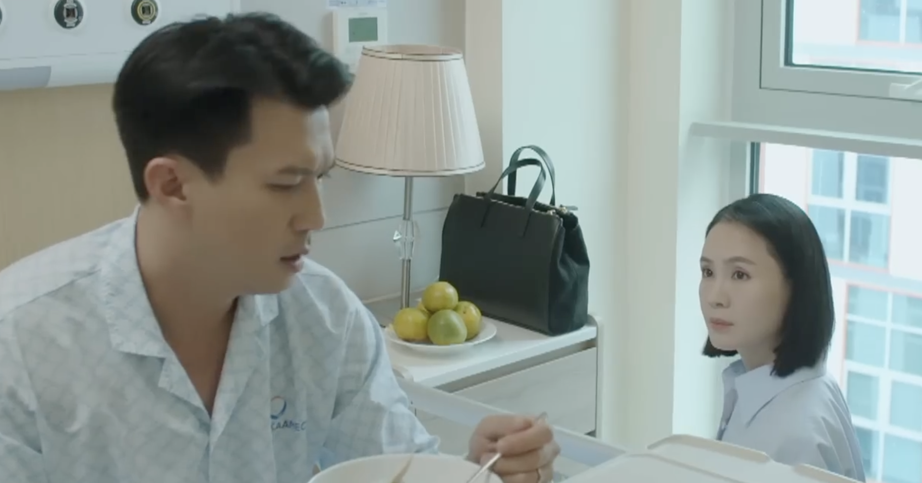 Lan Ranh Tap 14 Vien Pho Vien Kiem Sat Phat Hien The Den Duoi Giuong Benh Cua Chong 552