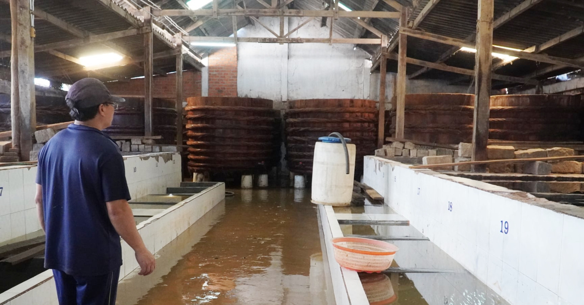 Lang Nuoc Mam O Lam Dong Tan Hoang Sau Lu Thiet Hai Hang Ty Dong 131