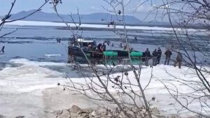 lat thuyen ho baikan