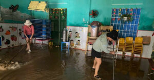 Lop Hoc Day Dac Bun Sau Lu Thay Co Giao O Hue Tat Bat Don Truong 2663