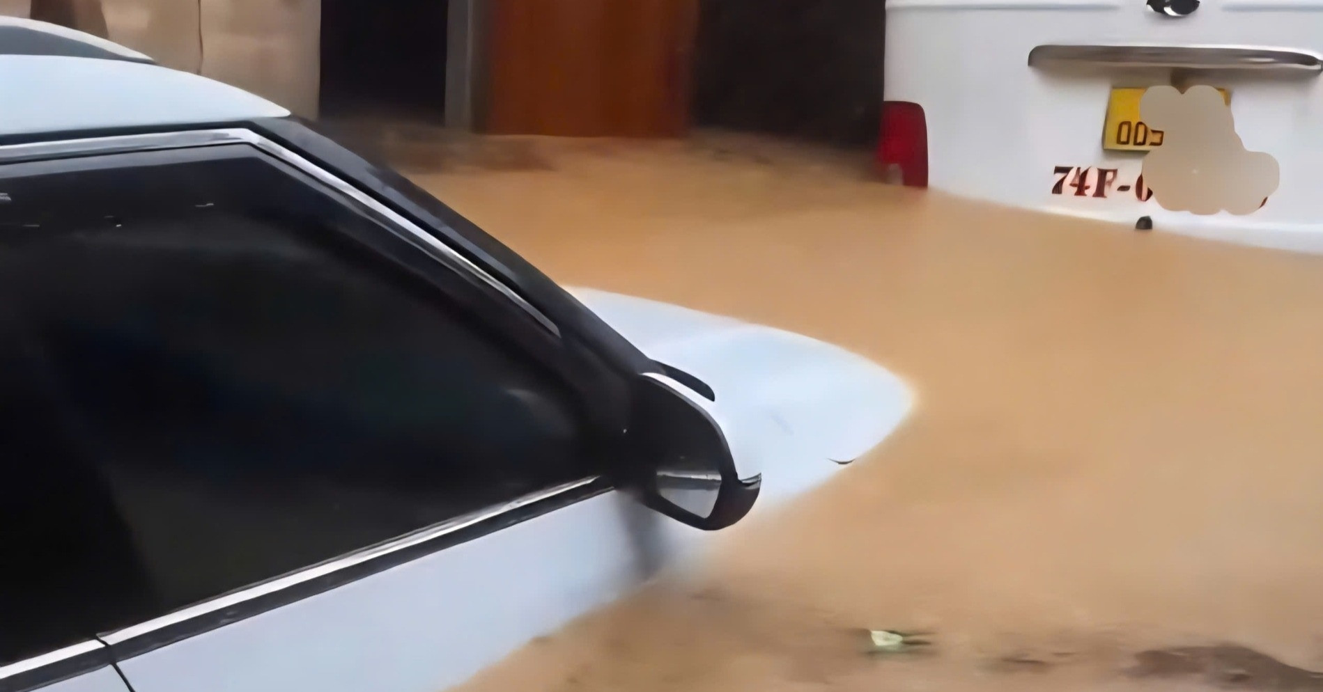 Lu Dang Cao O Hue Quang Tri Nhieu Nha Va Oto Bi Ngap 1903